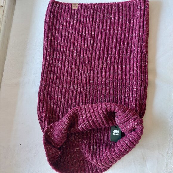 Roots Magenta Ribbed Knit Infinity Scarf Cowl Neck Scarf - NEW - Picture 4 of 6